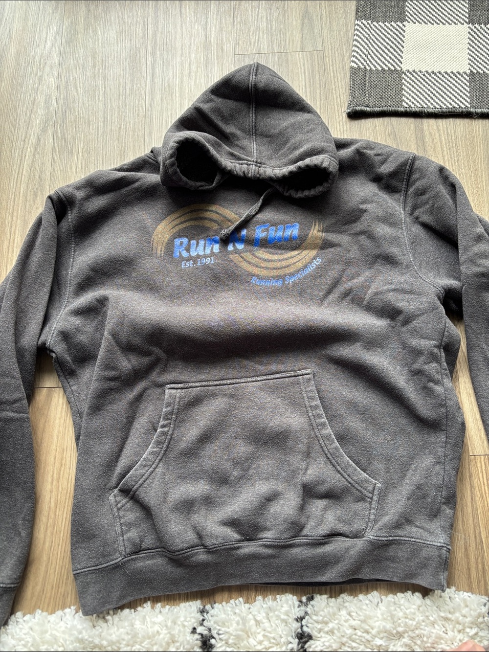 Men’s retro Run n Fun sweatshirt in Size Medium